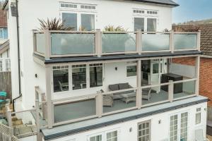 Jurassic View Apartment