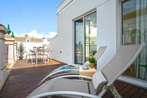 Duplex Three-Bedroom Apartment with Terrace room in Genteel Home Santa Teresa