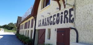 Hotels Logis Hotel Relais Paris Bale - Restaurant La Mangeoire : photos des chambres