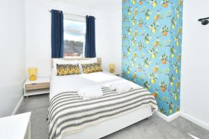 London House by YourStays - 5 Bedroom House in Newcastle-under-Lyme