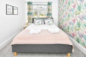 London House by YourStays - 5 Bedroom House in Newcastle-under-Lyme