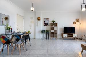 Sweet retreat 2-BR Apartment in Mackenzie