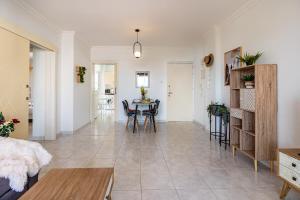 Sweet retreat 2-BR Apartment in Mackenzie