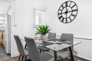 4 Bedrooms, Centre of town, Smart TV in every room