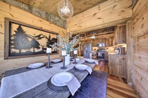 Stunning Escape with Loft, Hot Tub and Mtn Views!