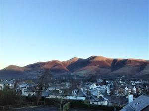 Single room with  Mountain view room in Crow Park Hotel