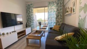 ENJOY A SUNNY APARTMENT WITH POOL NEXT TO THE SEA