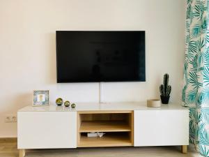 ENJOY A SUNNY APARTMENT WITH POOL NEXT TO THE SEA