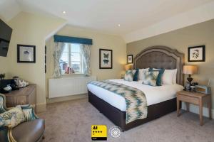 Double Room room in Tudor House Hotel