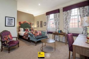 Superior Double Room room in Tudor House Hotel
