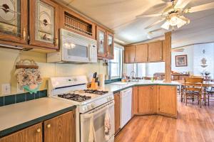 Cozy Yuma Retreat with Furnished Patio and Grill!