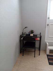 Michand Guest Apartments- Cozy one or two bedroom- 5 walk minutes from airport 10 mins drive to Oistins or beach