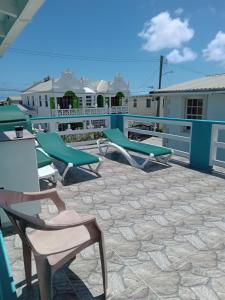 Michand Guest Apartments- Cozy one or two bedroom- 5 walk minutes from airport 10 mins drive to Oistins or beach