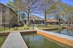 Grills and Boat Dock Comfy Cove on Lake Conroe - Honea