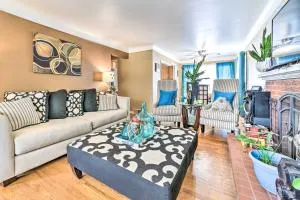 Detroit Home with Pool and Yard, 15 Mi to Downtown! - 法明顿希尔斯