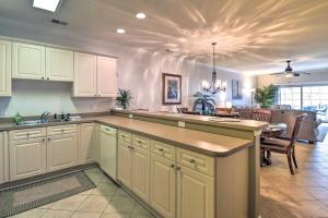 Access to 7 Pools Myrtlewood Golf Condo!