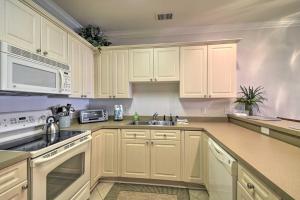 Access to 7 Pools Myrtlewood Golf Condo!