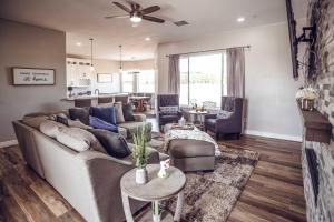 Vistas Bonitas Home with Patio 7 Mi to Snowbowl!