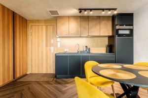 SkyView Suite - Niepowtarzalny widok i basen