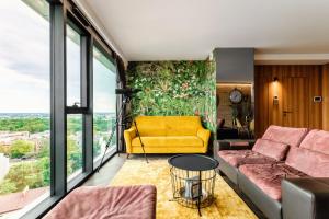 SkyView Suite - Niepowtarzalny widok i basen