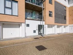 Stone's Throw - 查尔斯敦