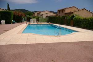 Maisons de vacances Maison de vacances a Pegomas avec piscine - 3 chambres - 5 personnes - Jardin et parking privatif : Maison 3 Chambres