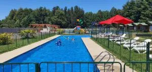 Cabañas, canchas de pádel, básquet, voley, juegos infantiles y más - Huiscapi