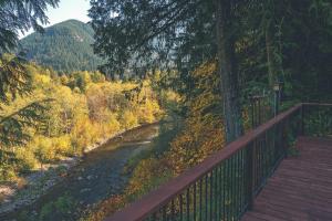 Crystal Creek Chalet - Meredith Lodging