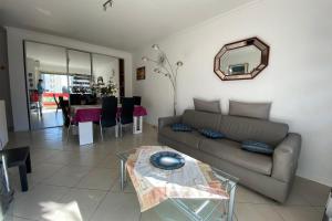 2 rooms facing south 300m from the Croisette LIVE IN LE BOSQUET