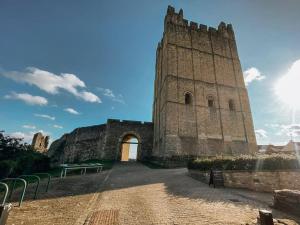 SWALEDALE, OLD SCHOOL ROOMS - Luxury Apartment in Richmond, North Yorkshire