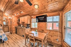 Beautiful New Bern Studio Cabin with Fire Pit!