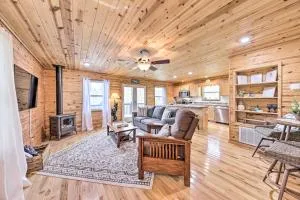 Scenic Murphy Escape with Hot Tub and Fire Pit! - Letitia