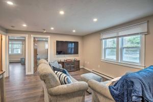 Gilford Escape with Boat Slip on Sanders Bay! - 3hvězdičkové hotely ve městě Gilford