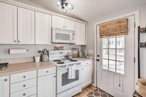Bright Belmar Cottage < Half Mi to Boardwalk!