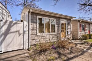 Bright Belmar Cottage < Half Mi to Boardwalk!