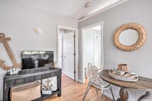 Bright Belmar Cottage < Half Mi to Boardwalk!