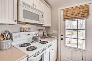 Bright Belmar Cottage < Half Mi to Boardwalk!