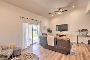 Bright Home with Yard, 4 Mi to Colorado River!