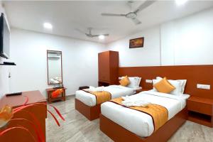 K11 Express - Opp Express Avenue