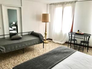 Venice and Venice Apartments - private rooms in shared apartment