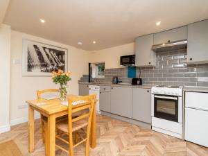 Lovely 1 bed apartment with free parking - Pass the Keys