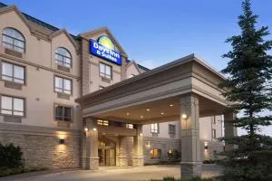 Days Inn & Suites by Wyndham Collingwood - Duntroon