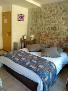 B&B / Chambres d'hotes Au coeur du Caylar : Chambre Double - Vue sur Jardin