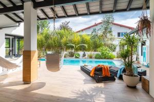 Maisons de vacances PROMO - Easy Cles- Gorgeous 5 bedrooms villa with heated pool AC : photos des chambres