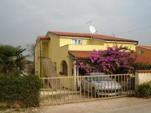 Apartment Samanta - سيسان