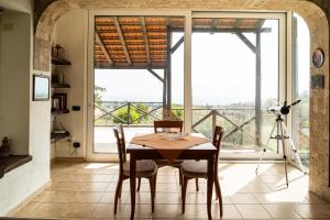 Villa immersa nel verde dell Etna