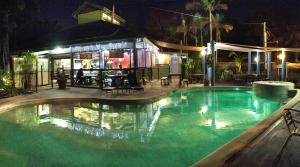 Colonial Village Cabins, Camping & Tours - Hervey Bay YHA