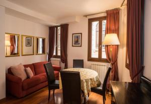 Randa - Two-Bedroom Apartment with Canal View room in Le Vele di Venezia