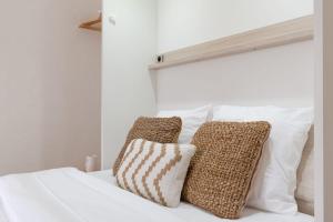 Travel Homes - Grand Rue, Petite Venise - Compact & Cosy - Lit mural