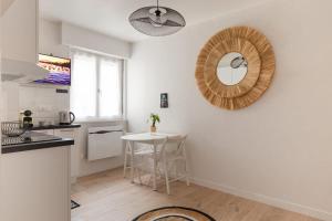 Travel Homes - Grand Rue, Petite Venise - Compact & Cosy - Lit mural